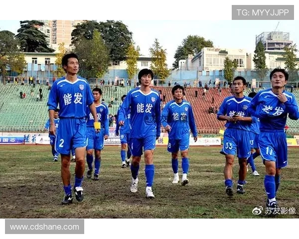 南京足球队心理素质引发热议球迷与专家观点交锋分析